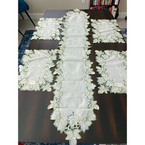 NWOT Gold Coast Embroidered Leaf Placemats and Table Runner